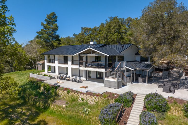 Oak &amp; Vine Vineyard Estate
